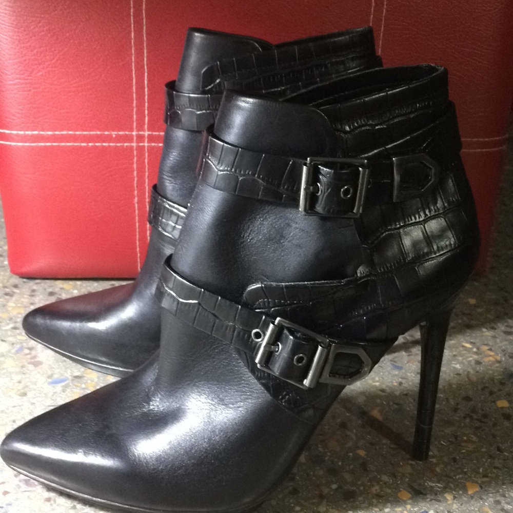 Vero Cuoio  BCBGMAXAZRIA 8 1/2 M stilettos.